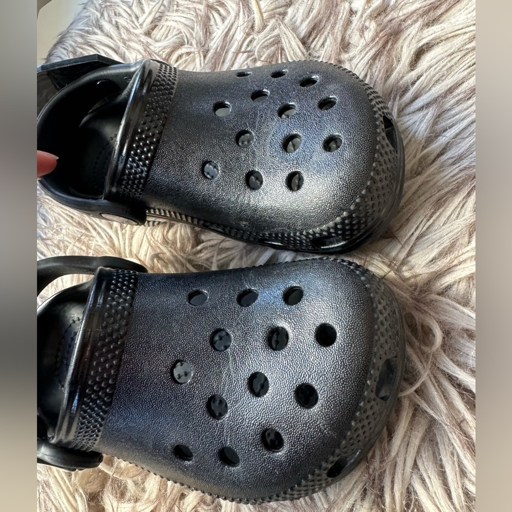 🦇 Toddler Bat Wing Black Crocs - Picture 6 of 12